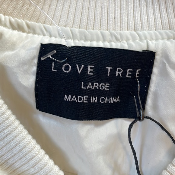 NWT White Faux Fur Soft Cozy Winter Jacket (Great for Holidays) Size Large - Picture 4 of 14